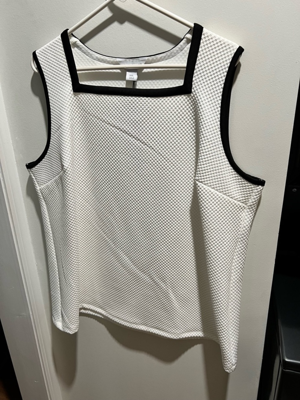 Liz Claiborne Sleeveless Square Neck White Textured Tank with Black Trim